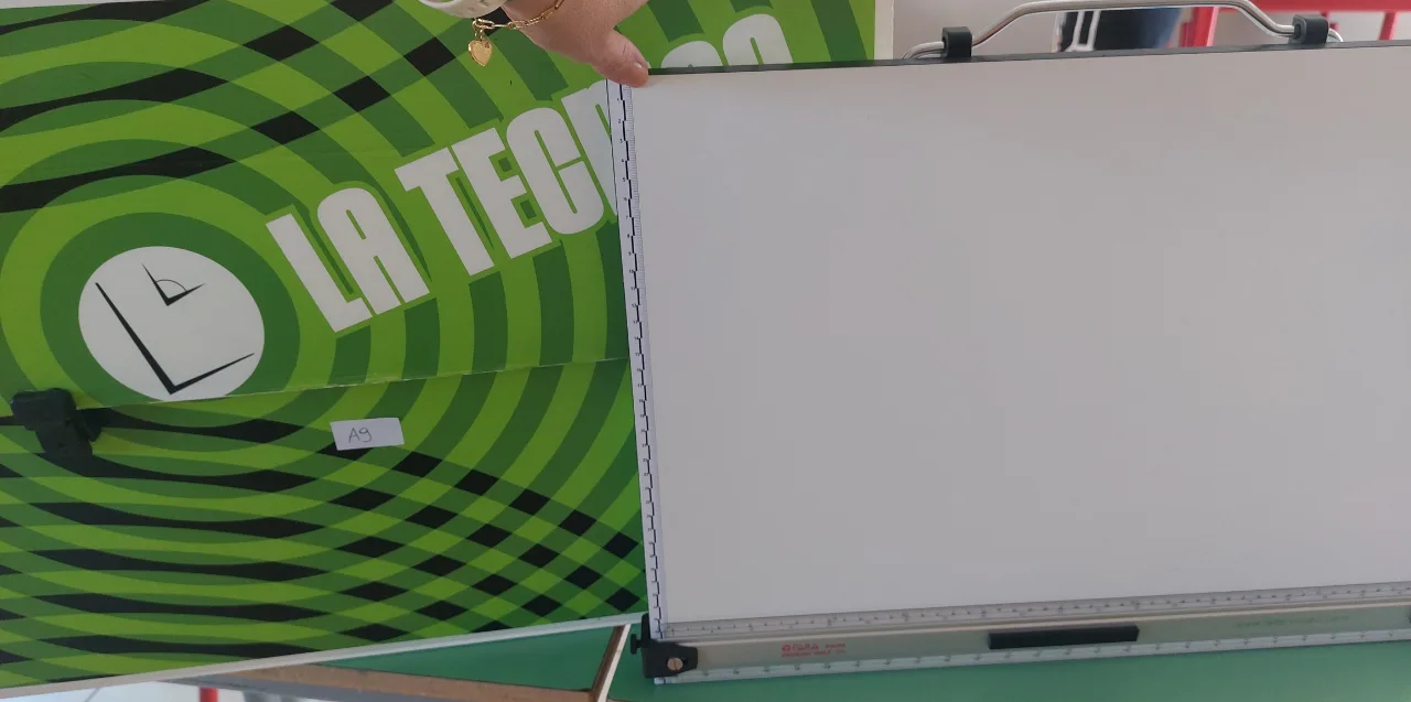 Image of parallelografo da tavolo  con valigetta